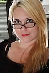 Fatty Milf in glasses Lindsay Jackson is undressing on camera