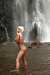 skinny Snello bionda Jesse Jane mostra off Il suo Impressionante nudo forma