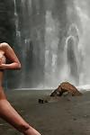 skinny Snello bionda Jesse Jane mostra off Il suo Impressionante nudo forma