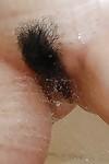 러 아시아 섹시한중년여성 마찰 그 비눗물 곡선 에 이 샤워기