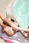 Angelina Valentijn & Lylith LaVey Maken aantal hot lesbische actie :Door: De zwembad