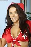 latina MILF Babe gotas su rojo enfermera uniforme a jugar Con su Coño