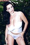 Curvy MILF Linsey Dawn McKenzie gets naked in the outdoor.