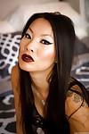 Sensual Asiático Babe Asa Akira la modelización de la en máscara y sexy lencería
