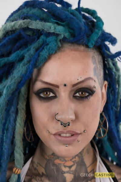 Punk hotty with a headful of dyed dreads stands naked in her modelling debut