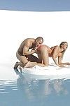 室外 肛门 性爱 场景 与 Mia Malkova 和 大 王 在 的 游泳池