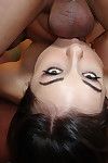 juvenil oscuro Brown doxy Sasha Gris deepthroated y analed