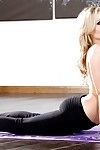 Blonde chicito Mia Malkova aufschlussreich Haarige Derben cleft Nach vergießen Yoga Hose