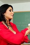 Titsy Sesso insegnante Romi Pioggia disciplinare un studente