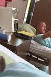 breasty Krankenschwester noelle Easton Knallte rechts bei Arbeit