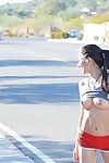 可爱的 青少年 梅根 萨利纳斯 在 她的 性感的 慢跑 内衣
