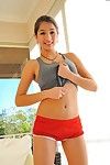 Adorabile adolescente Megan Salinas in Il suo sexy jogging biancheria intima