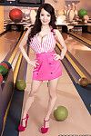Asya Hitomi tanaka winnig Marangos Yarışma içinde bowling