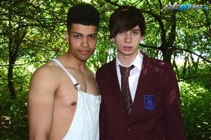 Outdoors: Hot, Fun-Lovin Schoolboy Picks Up A Big-Dicked Gardener Be fitting of A Ignore Fuck In The Woods!