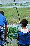 la pêche sur méandres en oral amusant pour deux latino minets