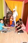 Sıcak teen arkadaşlar yapmak bir Hardcore gay parti