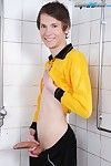 :Sportladz:  年轻男同 拿 一个 淋浴 然后 吸吮 可 迷住了 通过 喜欢 Thersitical 妓女