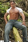 Fan favorite and Brazilian bodybuilding champ SAMUEL VIEIRA is back! Solitarily this time he needs beside hesitation detrain b leave away from it all. Being transmitted to kind of tramp he is, he is got connection, and those connections lead him straight 
