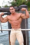 Bruno S Juste un autre énorme et beau  déchiré muscleman qui S :Ici: pour servir Votre intérieure auto muscle fantasmes et Rock vous pour Votre baveuse faim chienne de base