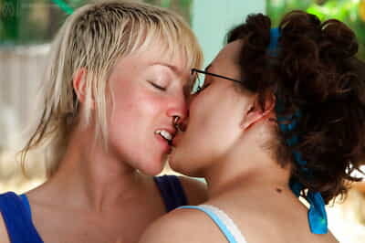 Dykes Dana B and Dee Dee mouth to mouth lips- boob points and unshaved slits