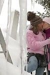 青少年 女同性恋 辣妹 玩 与 缝 尽管 的 事实上 的 冬天