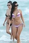 cattivo Kim kardashian in posa in Bikini