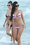 coquine Kim Kardashian posant dans bikini