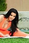 niegrzeczny Kim Kardashian pozowanie w Bikini