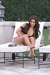 salvaje celeb Kim kardashian juega en Bikini