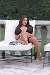 Nieposkromiony gwiazdy Kim Kardashian Gra w Bikini