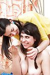 Elegant lasses Anahi und Carmen M erkunden die schön suchen Welt der Mädchen auf Mädchen Ficken Aktion