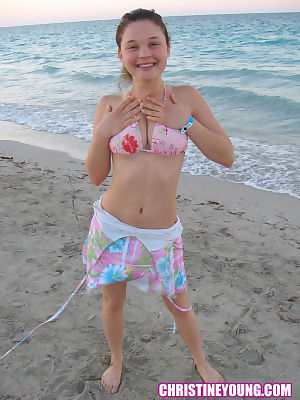 Attraente neonato Fidanzata in wild ROSA Bikini