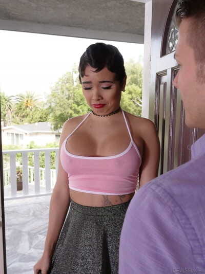 Swarthy with enormous breasts Aaliyah Hadid enjoys extraordinary cowgirl subsequently worthy cocksucking