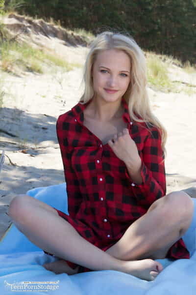 Blond youthful with an a-hole to die for fingers her smooth snatch on beach blanket