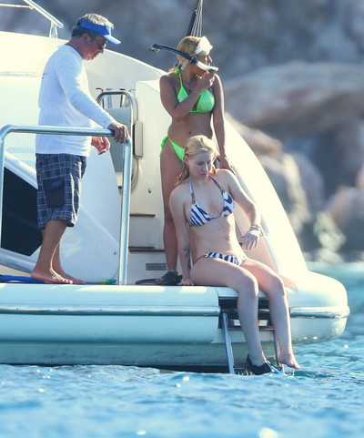Iggy azalea shows off her breathtaking bikini arse on a yacht