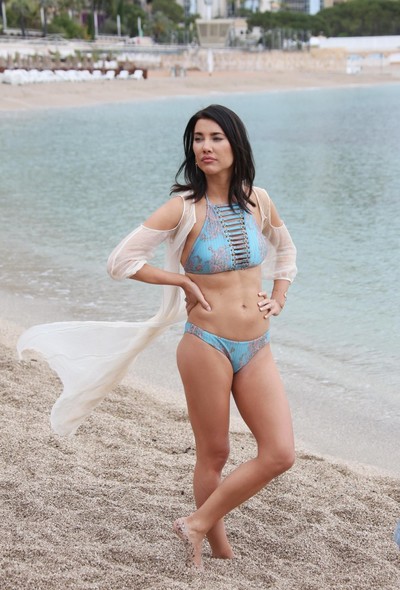Jacqueline macinnes wood shows off her sticky bikini body
