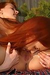Fascinant lesbiennes chaudasses admirateurs tongueing dans l' Soleil