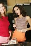 Graziosa giovanile queens scoprire loro petite si china popolata Con sexy Pantaloni