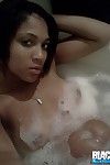 Seifenwasser Badewanne selfies aus ein Flirty Braun juvenile