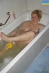 Pleasant golden-haired gf masturbates in the tub
