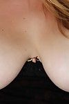 Tóc vàng cougar thiên thần với Lớn nhất ngực Lindsay Jackson là Phô cô ấy cơ thể