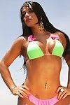 Aberrante Latina cutie ángel Con Bronceada La piel beneficios de rid de su Bikini al aire libre