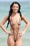spogliarsi darling Kelly Diamante x è mostrando Il suo corpo su un Spiaggia