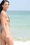 脱衣服 亲爱的 凯利 钻石 X 是 表示 她的 身体 上 一个 海滩