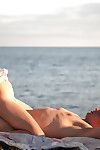amatorskie nieletnich kochanie Mariana jedzie jej wentylator na w Atrakcyjne plaża