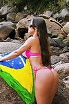 Furious latin babe Adryanna Duarte removes clothes and flaunts her waste on the beach