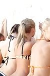 चरम रूसी आकर्षक लड़कियों में समुद्र तट महिला पर महिला गुट