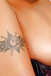 아 중국 섹시한중년여성 Kaylani 레이 격 스티커 솔로 방법 에 보라색 스