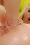 Peri kadın Üzerinde kadın içinde kafes örgüsü Var bazı Vajina yumruk içinde delik memnuniyeti