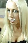 Michelle monroe Raucht ein 120mm Zigarette in Ebenholz Korsett